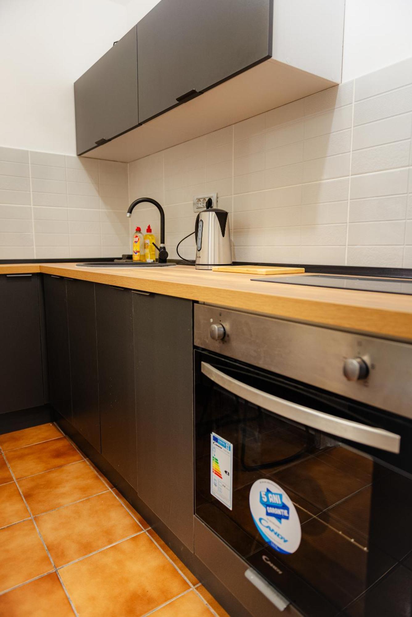 Central Modern Apartment - Victory Square Near Government Building Bukares Bagian luar foto