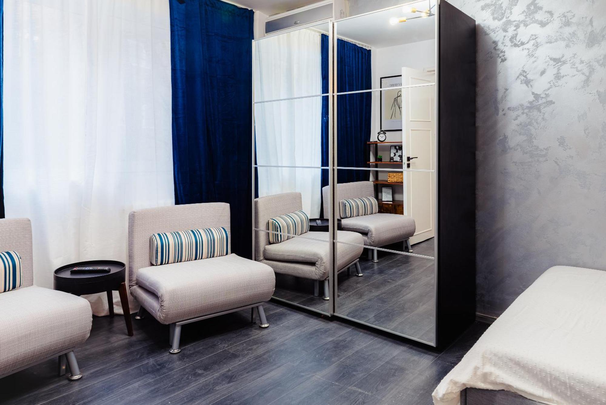 Central Modern Apartment - Victory Square Near Government Building Bukares Bagian luar foto
