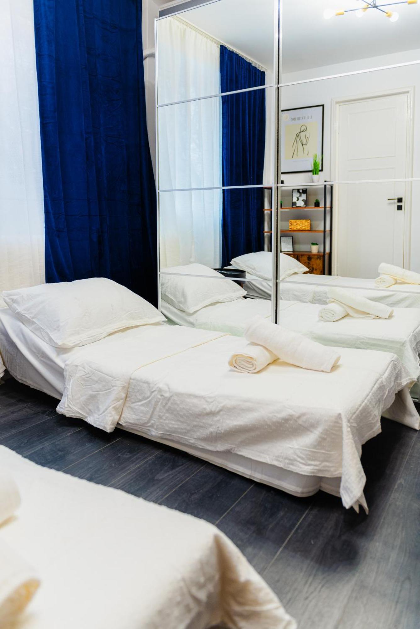Central Modern Apartment - Victory Square Near Government Building Bukares Bagian luar foto