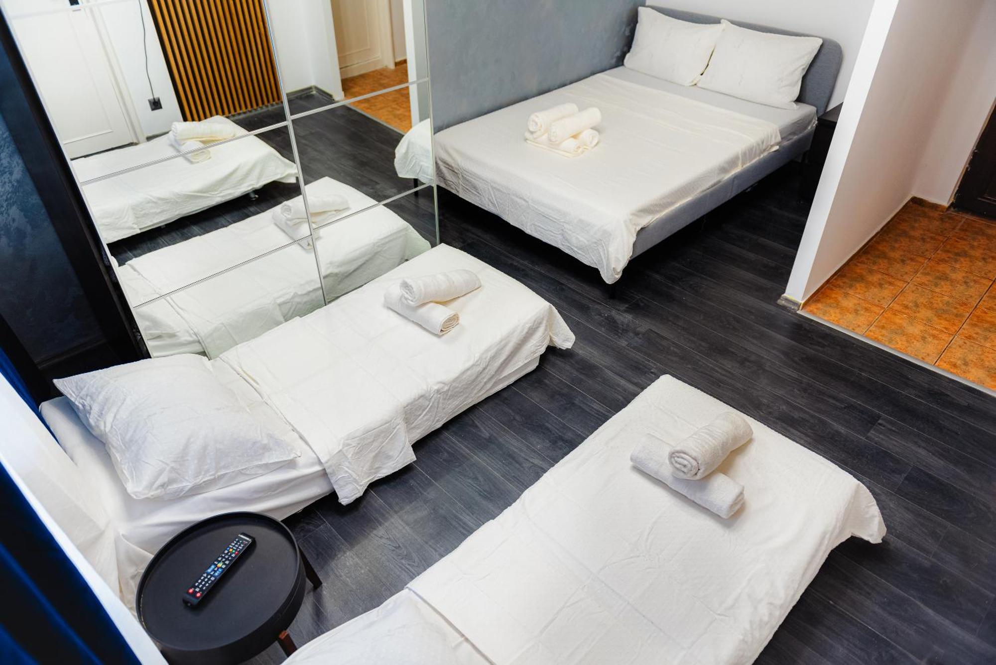 Central Modern Apartment - Victory Square Near Government Building Bukares Bagian luar foto