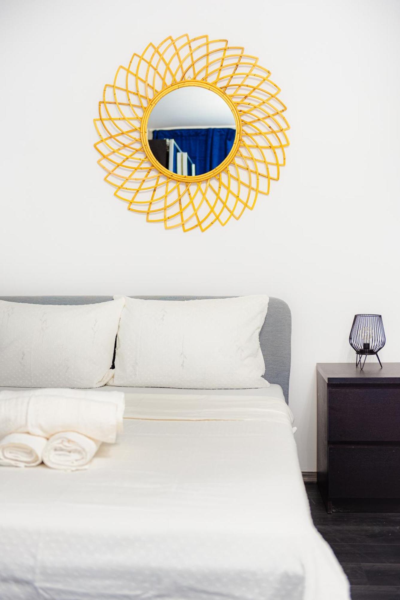 Central Modern Apartment - Victory Square Near Government Building Bukares Bagian luar foto