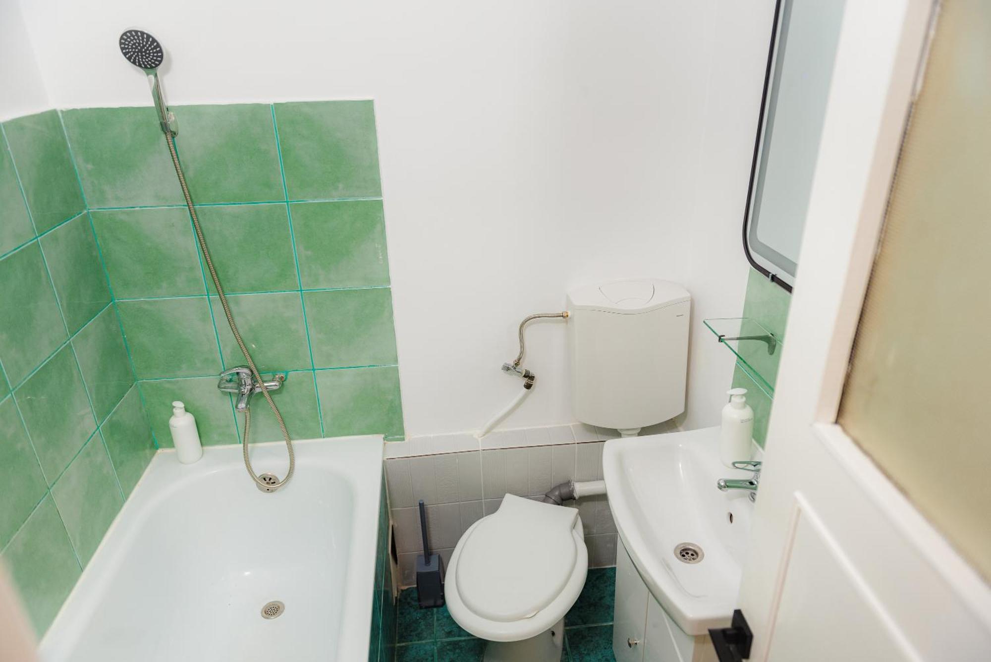 Central Modern Apartment - Victory Square Near Government Building Bukares Bagian luar foto