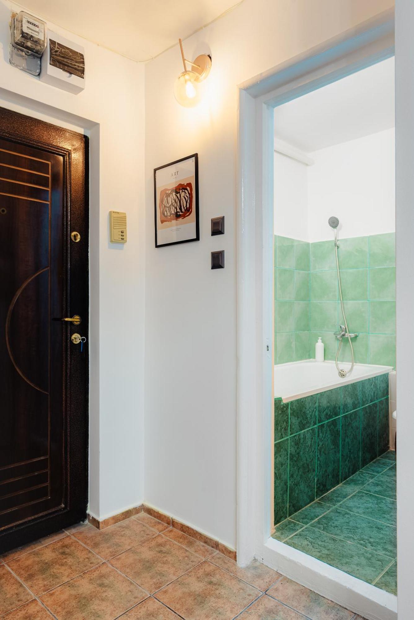 Central Modern Apartment - Victory Square Near Government Building Bukares Bagian luar foto